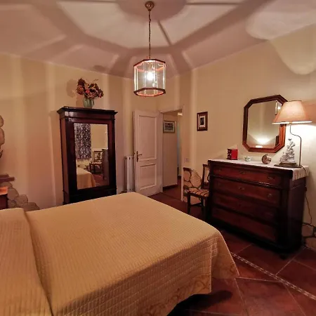 Montesegnale Villa